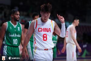 急先锋！赵睿首节三分2中2得到8分1助 两次犯规是隐患