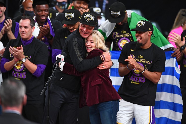 世界杯赔率-ESPN：珍妮将佩林卡&amp;兰比斯等朋友视作家人 把亲生兄妹视作敌人